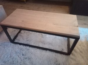 Eiken salontafel met stalen frame geheel op maat gemaakt